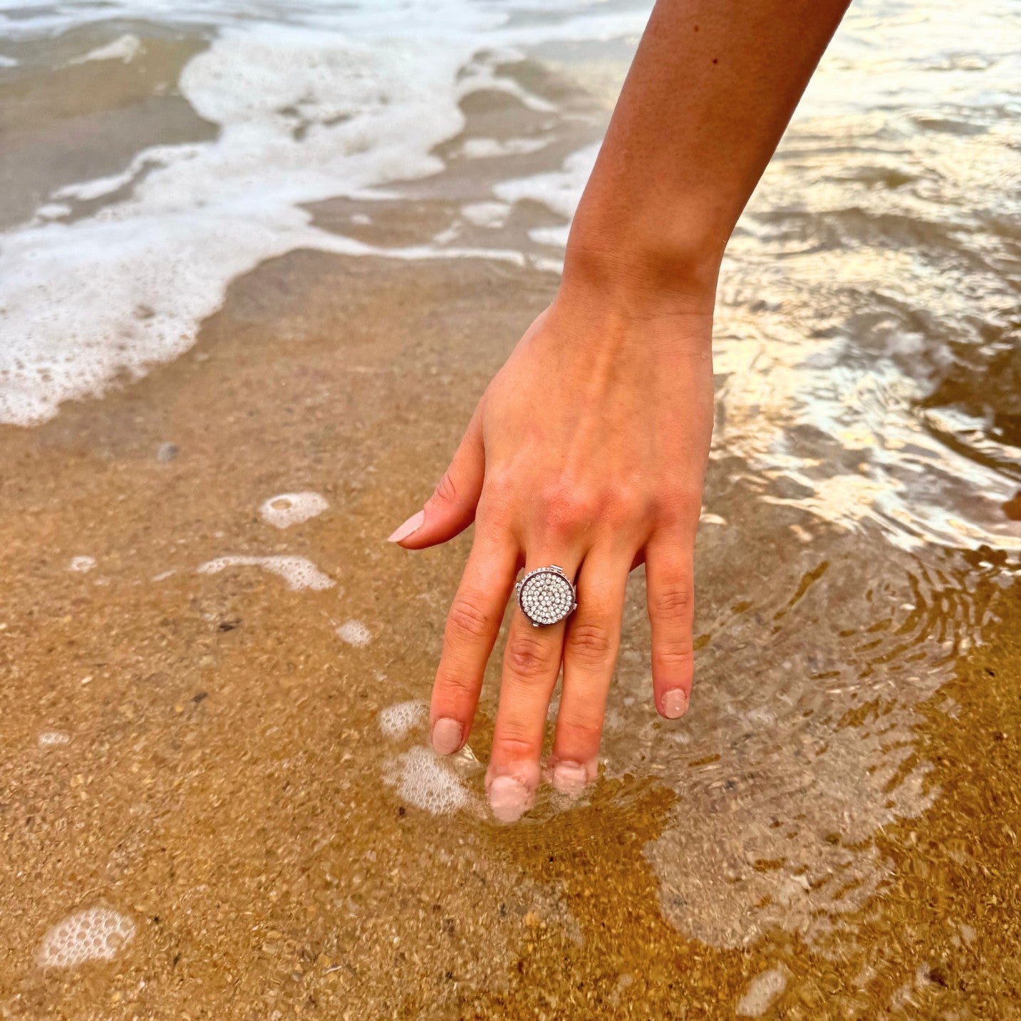 Pure Glow Lip Balm Ring in White Gold