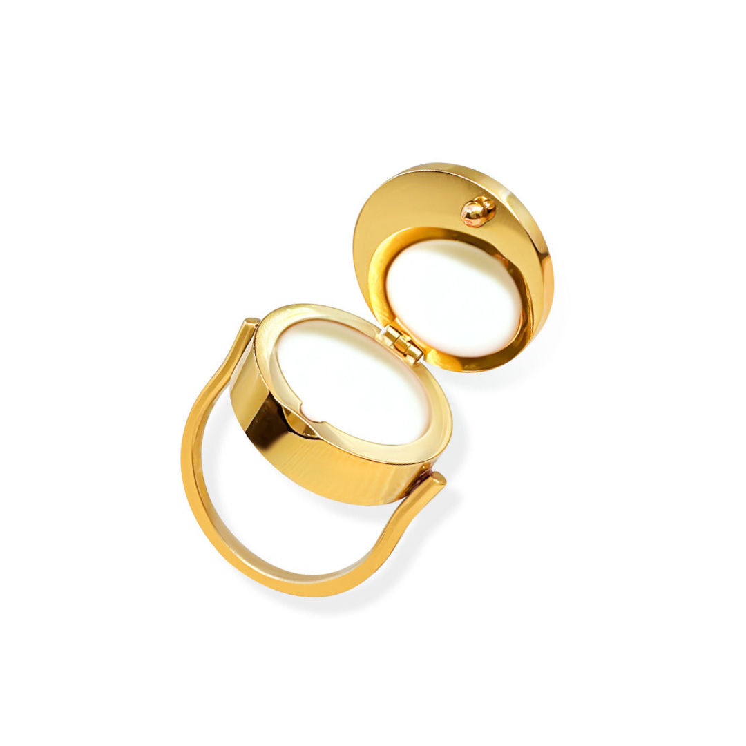Onyx Glow Lip Balm Ring in Gold