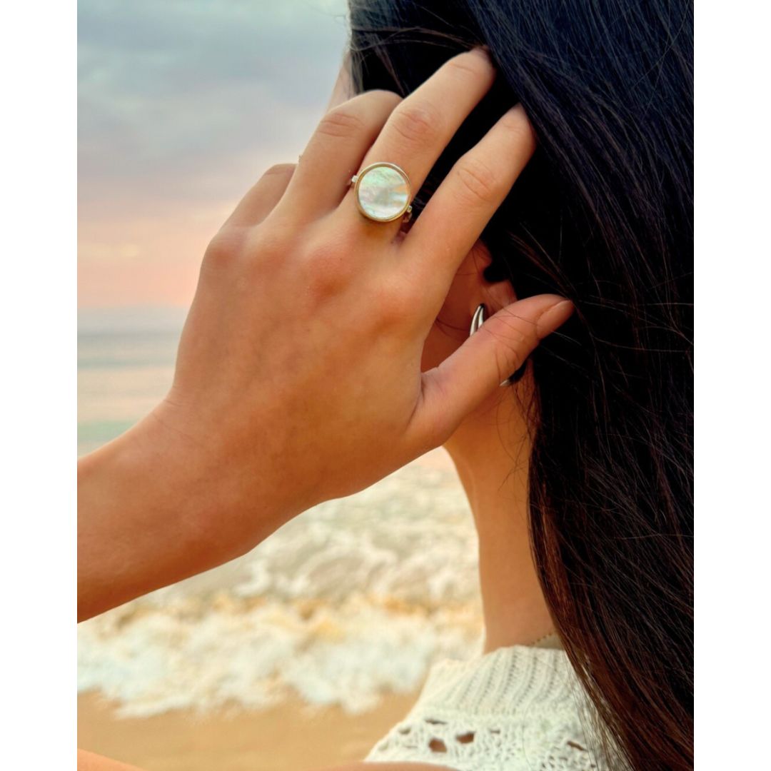 Aura Lip Balm Ring in Gold